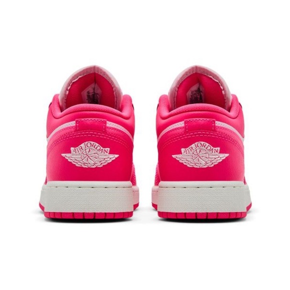 Jordan 1 low
'Valentine’s Day'
Brand new - Picture 9 of 11